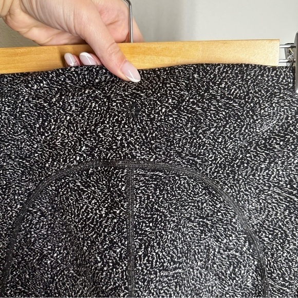 Athleta Ultimate Stash Pocket Textured 7/8 Leggings Black White Size M Women’s - Picture 5 of 10